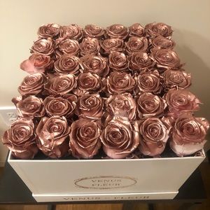 Venus et fleur rose gold flowers